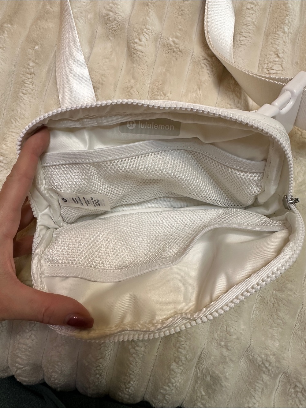 White LuLu cross body bag - Picture 2 of 3